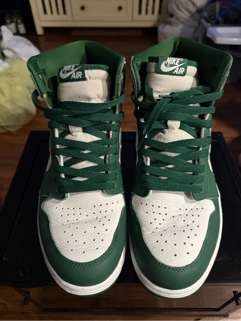 Nike men’s
High-Top Sneakers in Green, White, and Silver Swoosh - Picture 2 of 9